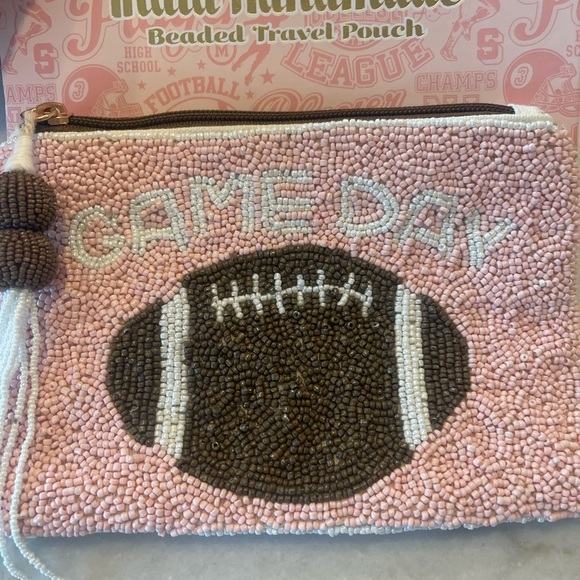 GAME DAY FOOTBALL BEADED POUCH. Zipper tassel pull!! New - Picture 1 of 3